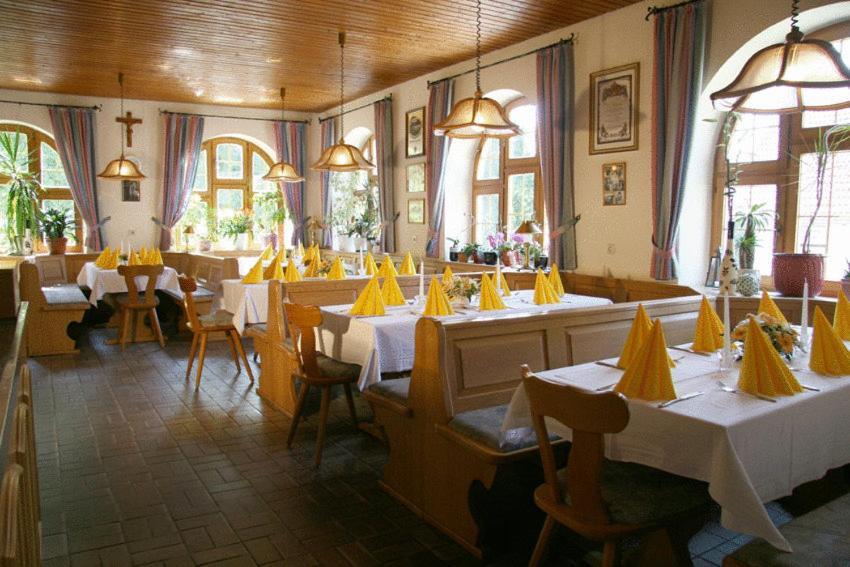 Pension-Metzgerei Hofer Inning am Holz Bagian luar foto